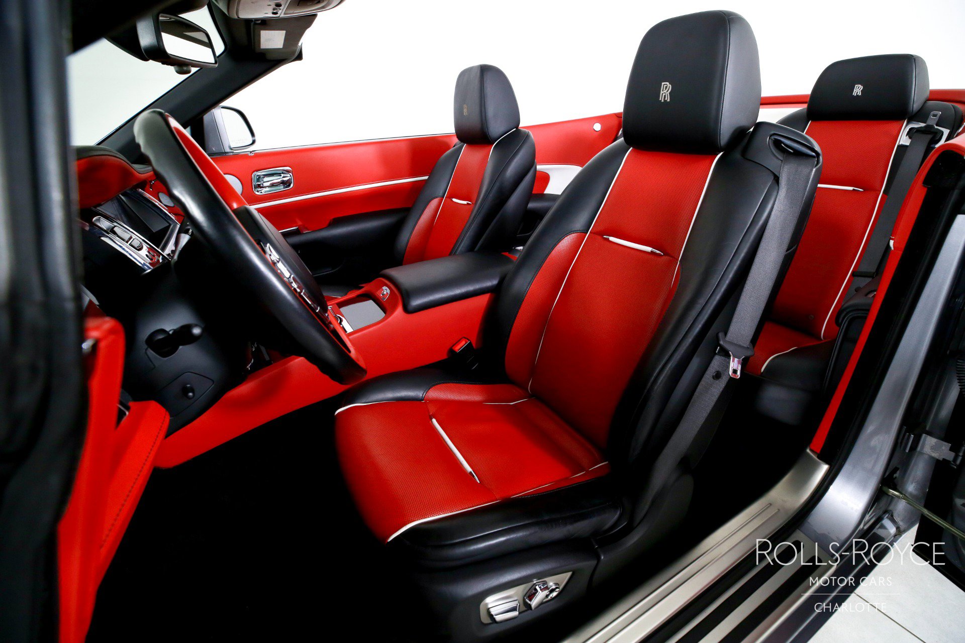 Used 2019 Rolls-Royce Dawn image 13