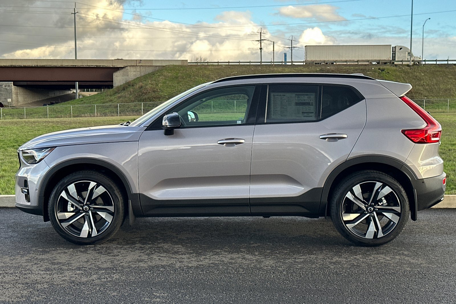 Used 2026 Volvo XC40 B5 Ultra w/ Protection Package Premier AWD/4WD image 6