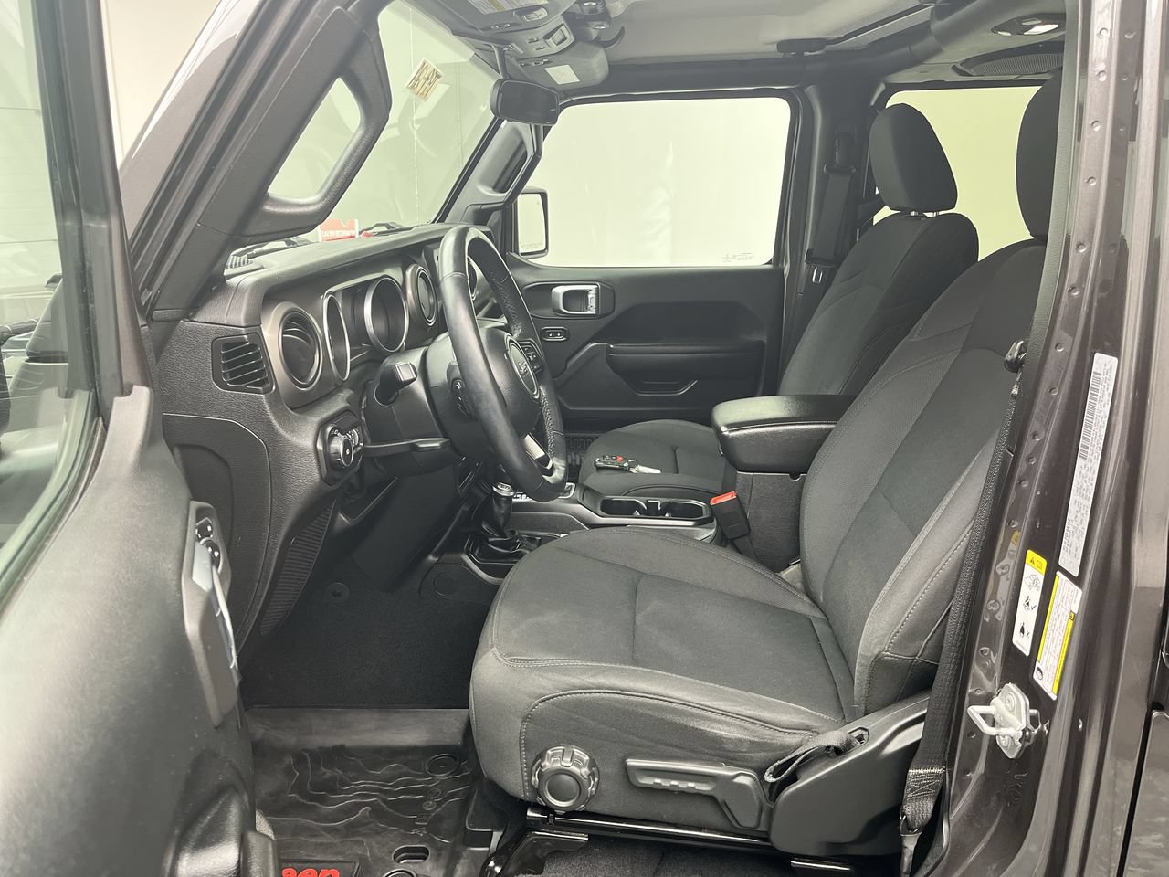 Used 2018 Jeep Wrangler Unlimited Sport S AWD/4WD image 3