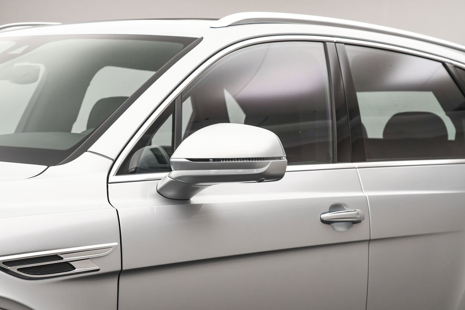 New 2025 Bentley Bentayga image 14