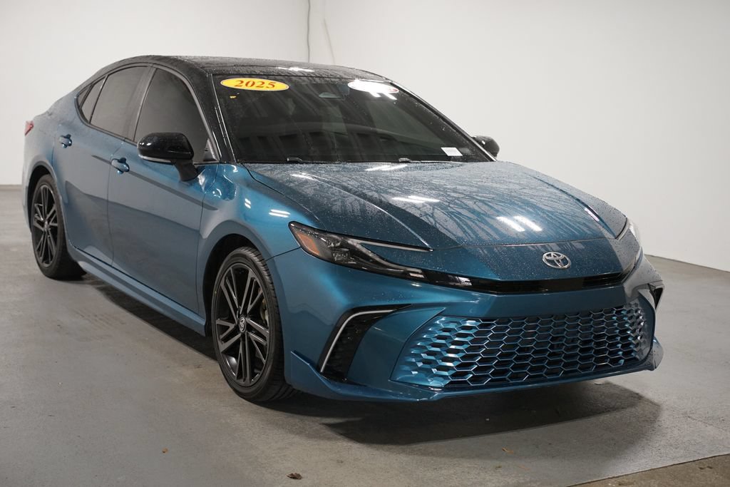 Used 2025 Toyota Camry XSE FWD image 3