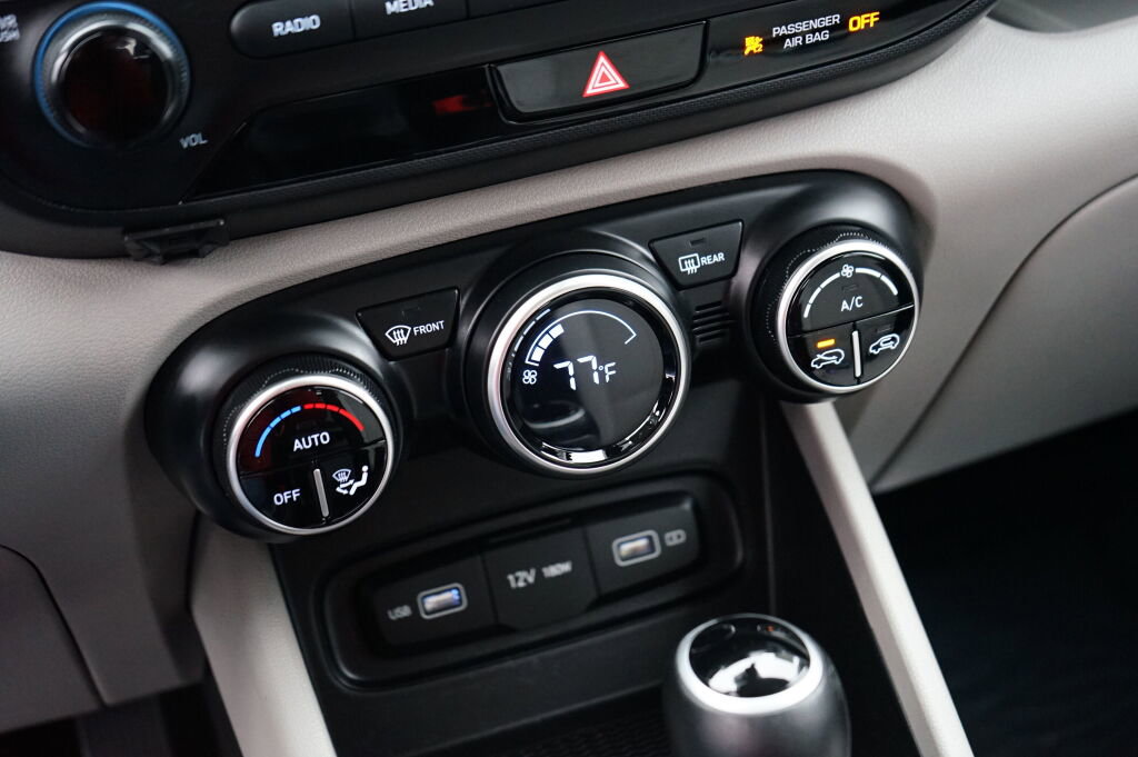 Used 2022 Hyundai Venue SEL w/ Cargo Package image 22