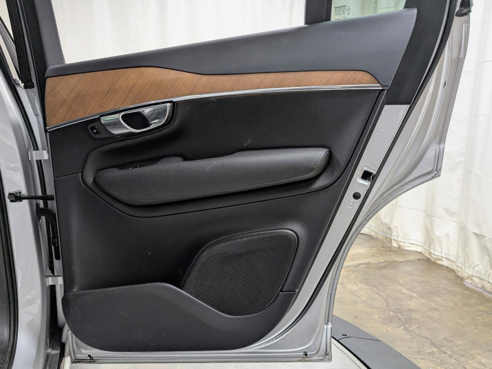 Used 2022 Volvo XC90 T6 Momentum w/ Advanced Package image 24