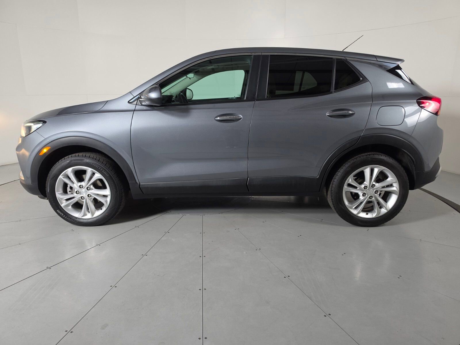 Used 2022 Buick Encore GX Preferred image 2