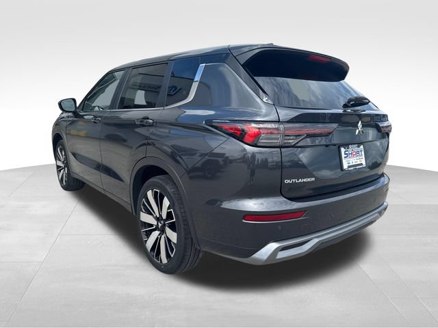 Used 2025 Mitsubishi Outlander AWD image 7