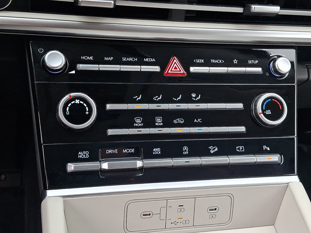 Used 2025 Hyundai Santa Fe SE AWD/4WD image 16