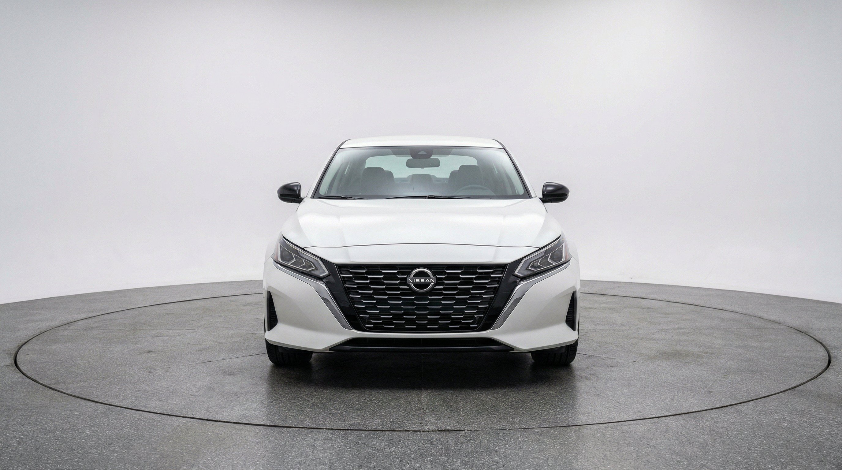 Used 2025 Nissan Altima 2.5 SV FWD image 2