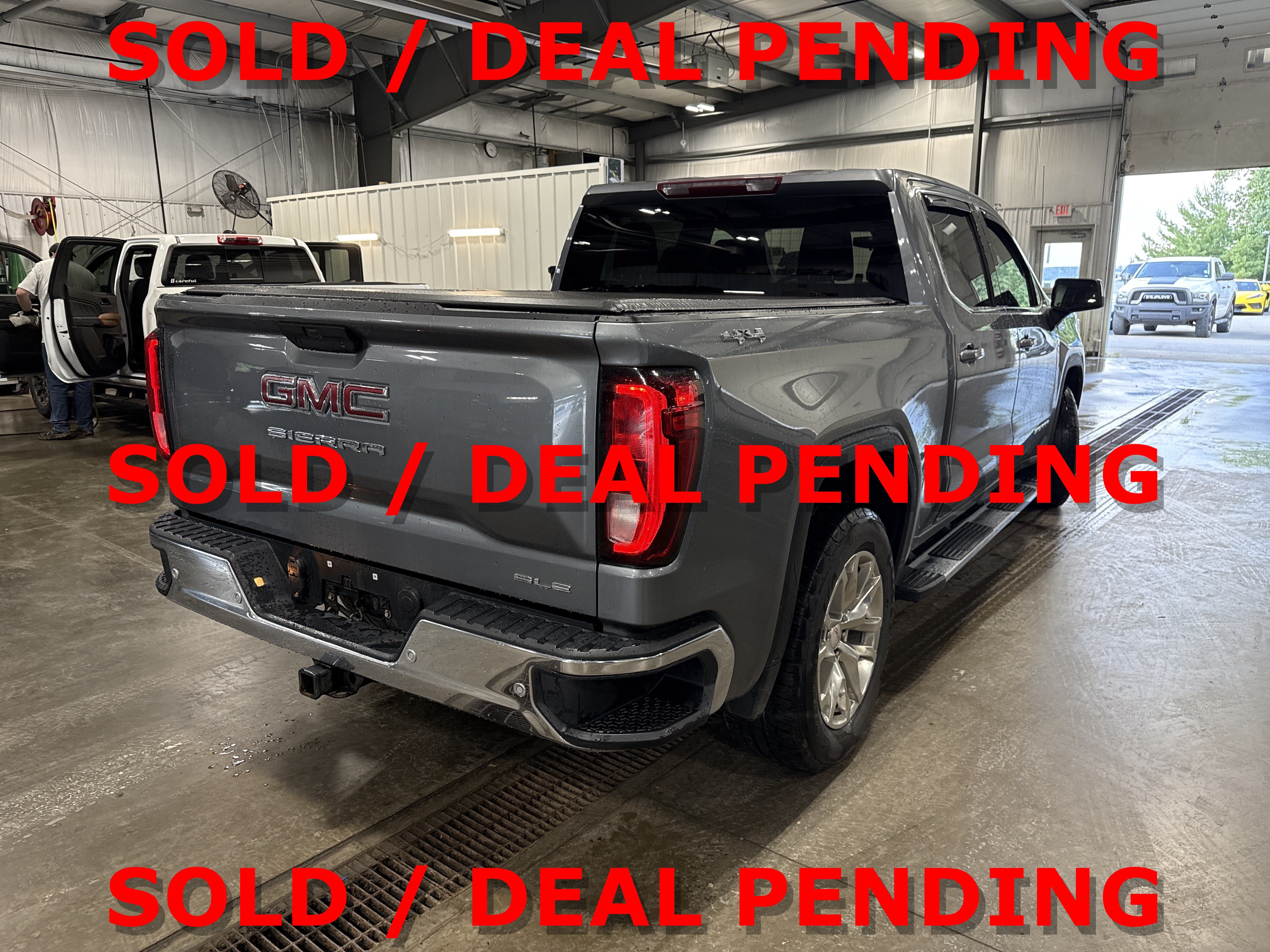 Used 2019 GMC Sierra 1500 SLE w/ SLE Value Package AWD/4WD image 3