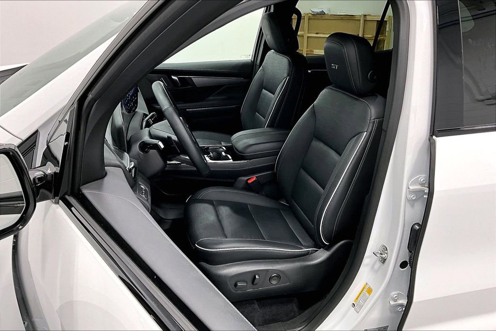 Used 2025 Buick Enclave Sport Touring FWD image 32