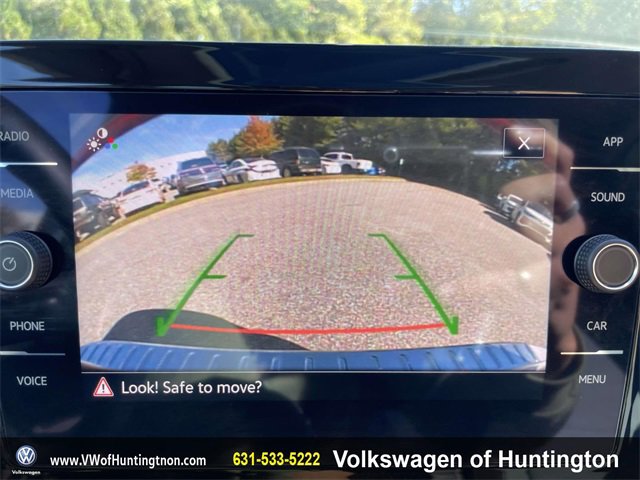 Certified 2025 Volkswagen Jetta SE w/ Sunroof Package image 26