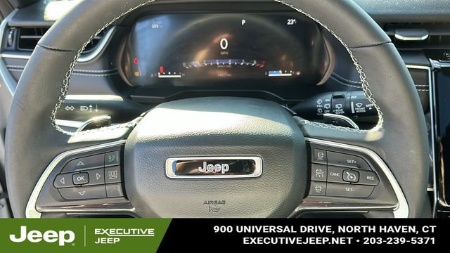 Used 2023 Jeep Grand Cherokee Altitude AWD/4WD image 12