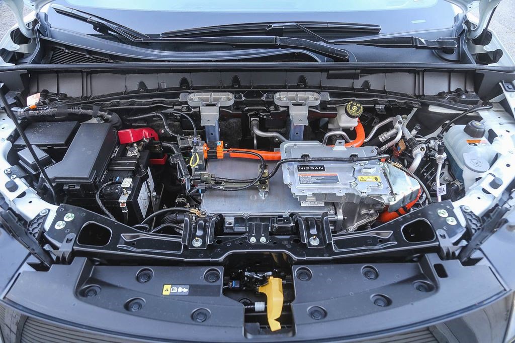 New 2026 Nissan Leaf w/ Illuminated Package FWD image 12