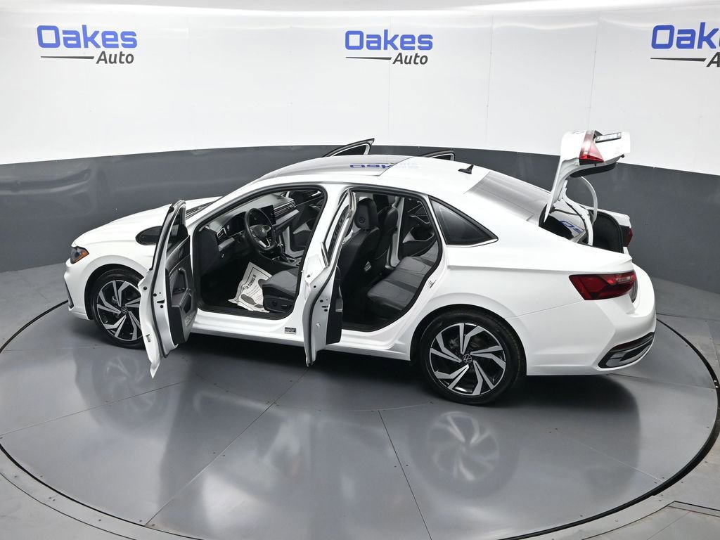 Used 2025 Volkswagen Jetta SEL image 55