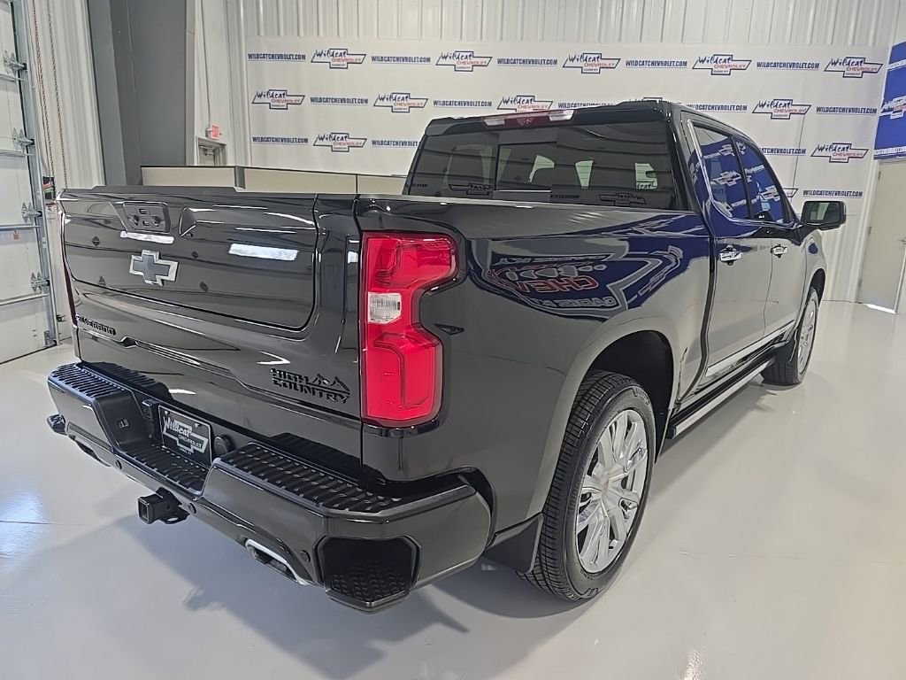 Used 2025 Chevrolet Silverado 1500 High Country AWD/4WD image 9