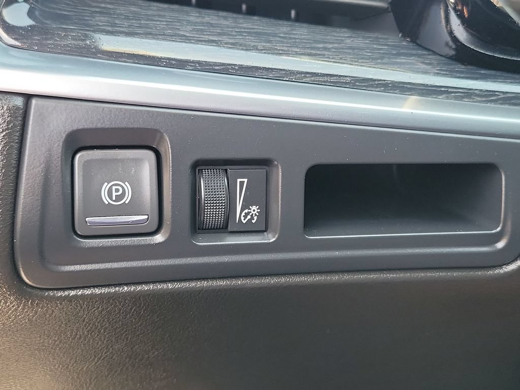 Certified 2024 Cadillac XT5 Premium Luxury FWD image 17