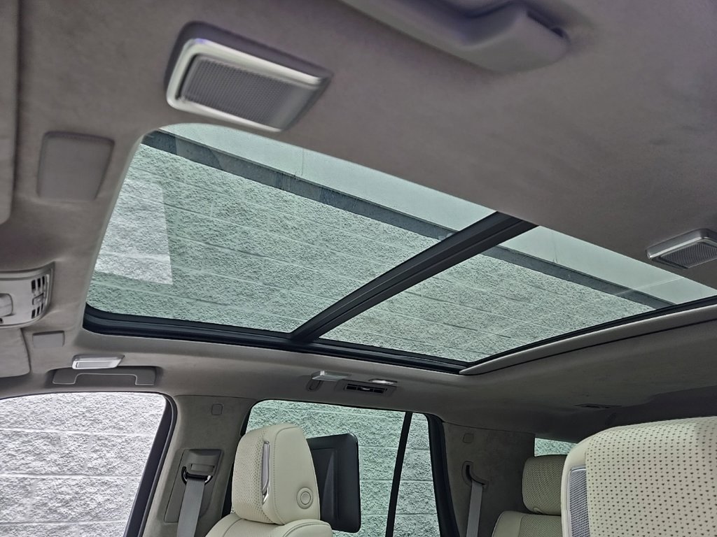 Certified 2024 Cadillac Escalade Sport Platinum w/ LPO, Floor Liner Package AWD/4WD image 17