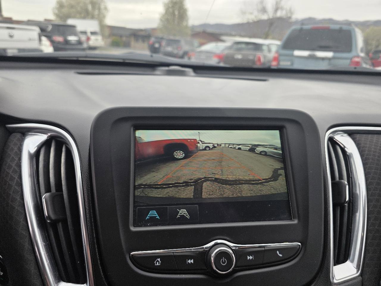 Used 2017 Chevrolet Malibu LT image 16