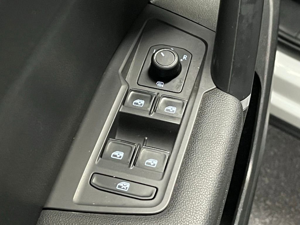 Used 2018 Volkswagen Tiguan SE w/ Panoramic Sunroof Package image 14