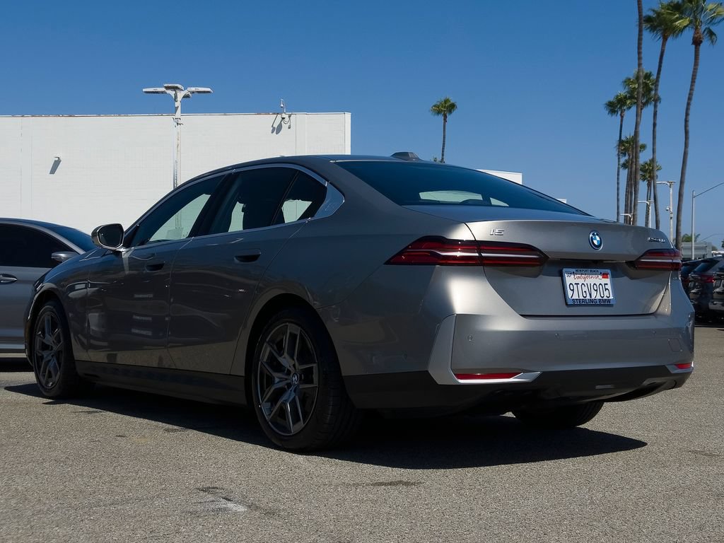 Used 2026 BMW i5 eDrive40 w/ Premium Package RWD image 23
