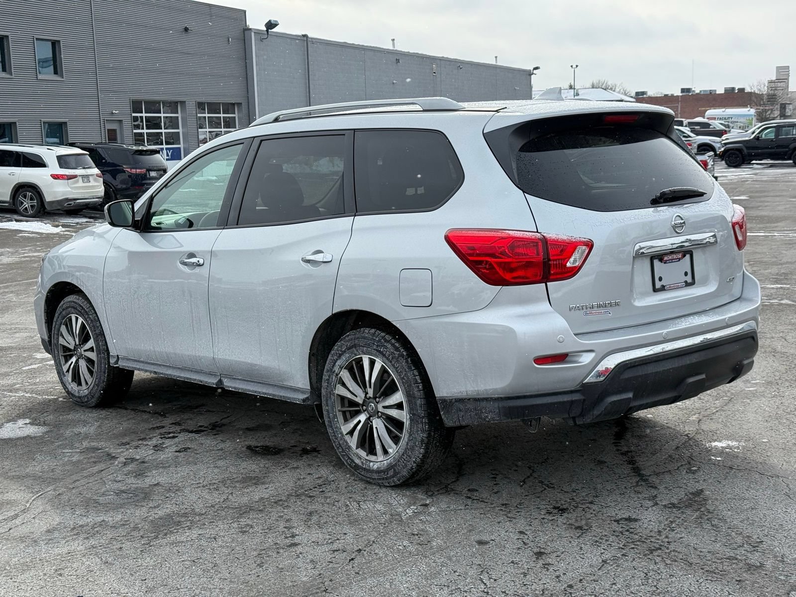 Used 2019 Nissan Pathfinder S AWD/4WD image 5