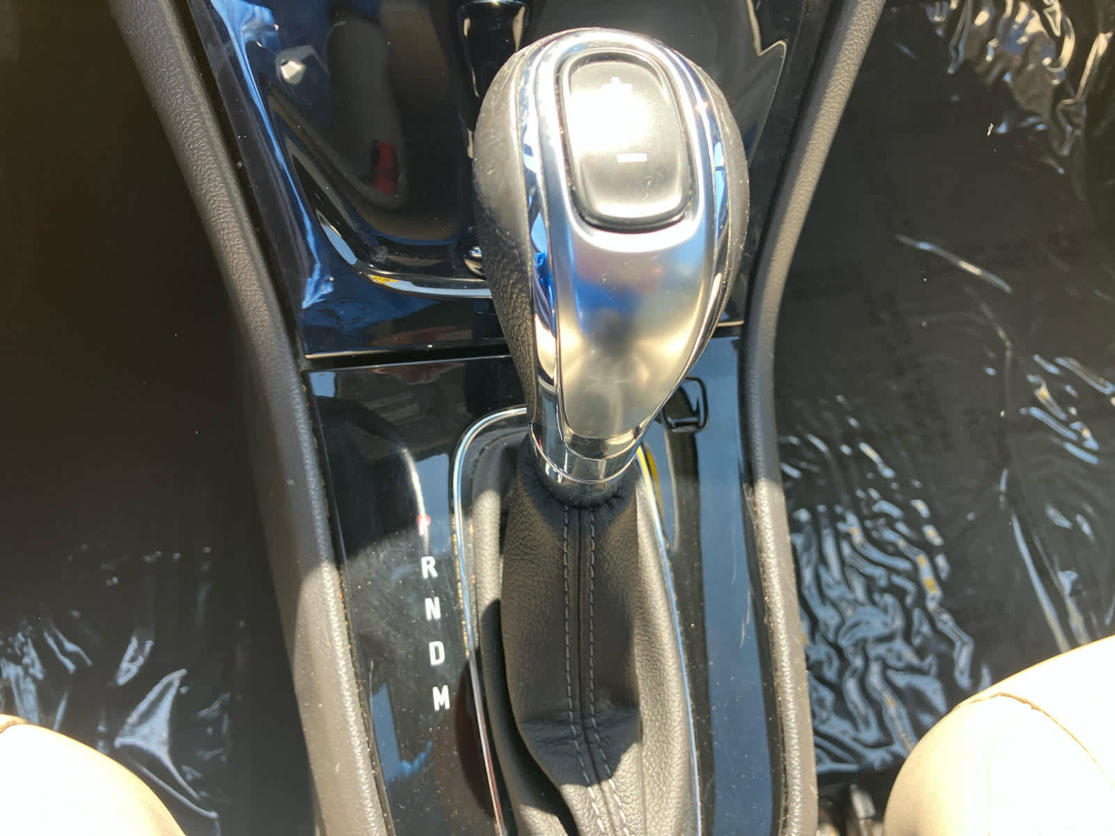 Used 2018 Buick Encore Essence w/ Experience Buick Package FWD image 12