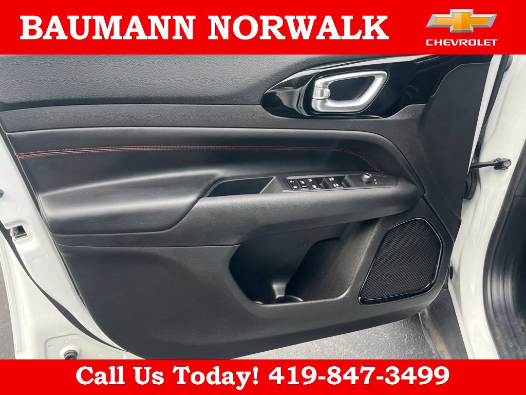 Used 2025 Jeep Compass Trailhawk AWD/4WD image 14