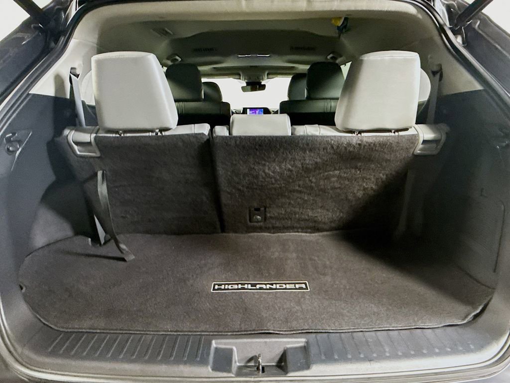 Used 2023 Toyota Highlander XLE AWD/4WD image 25