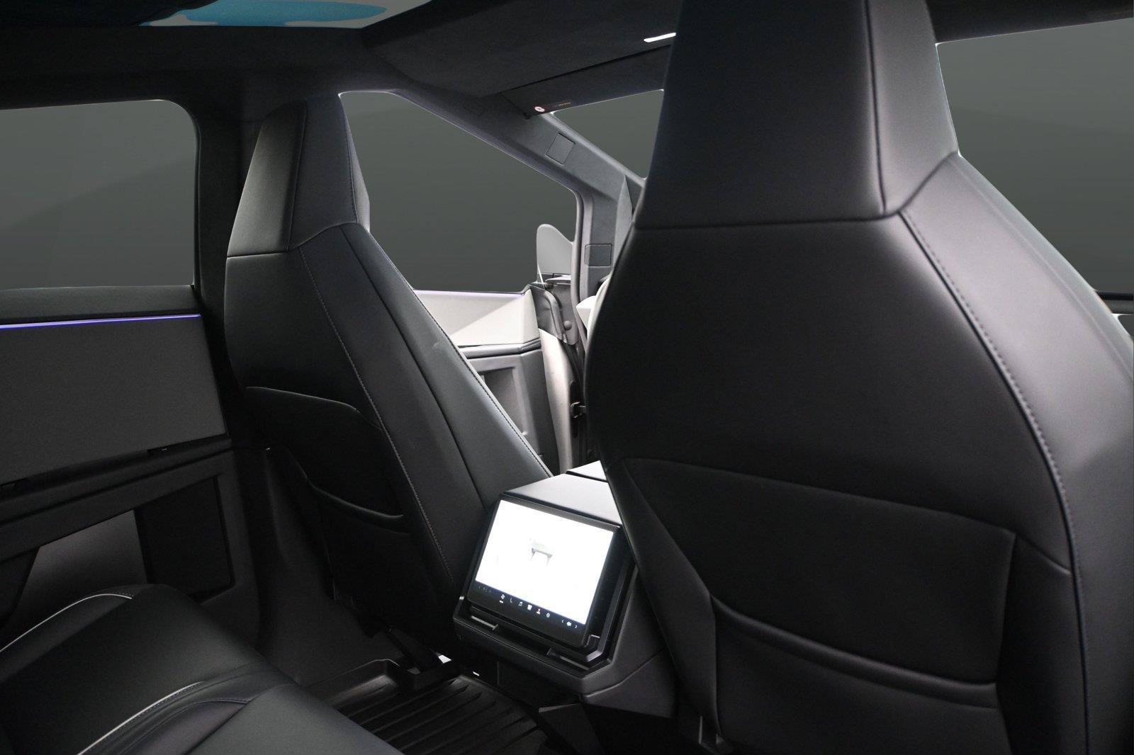 Used 2024 Tesla Cybertruck Cyberbeast AWD/4WD image 31