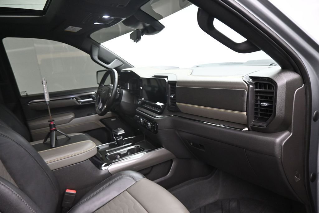 Used 2023 Chevrolet Silverado 1500 ZR2 w/ Technology Package AWD/4WD image 5