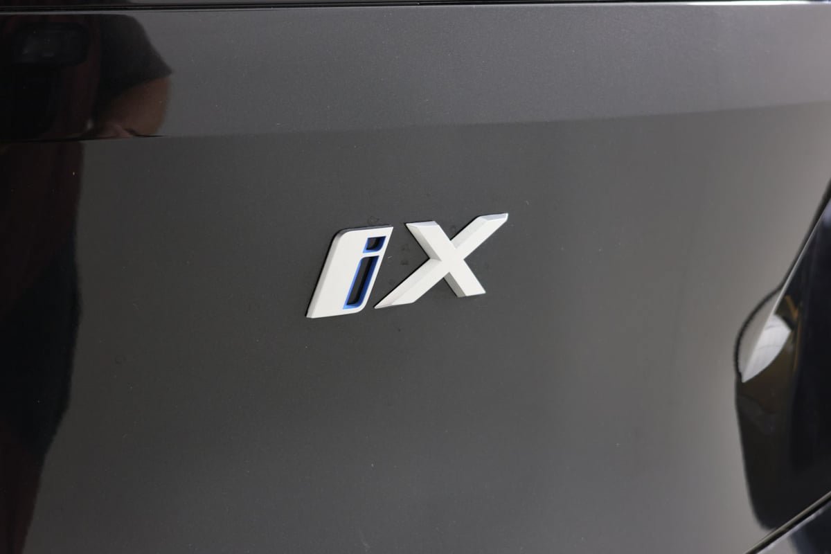 Used 2024 BMW iX xDrive50 w/ Premium Package AWD/4WD image 16