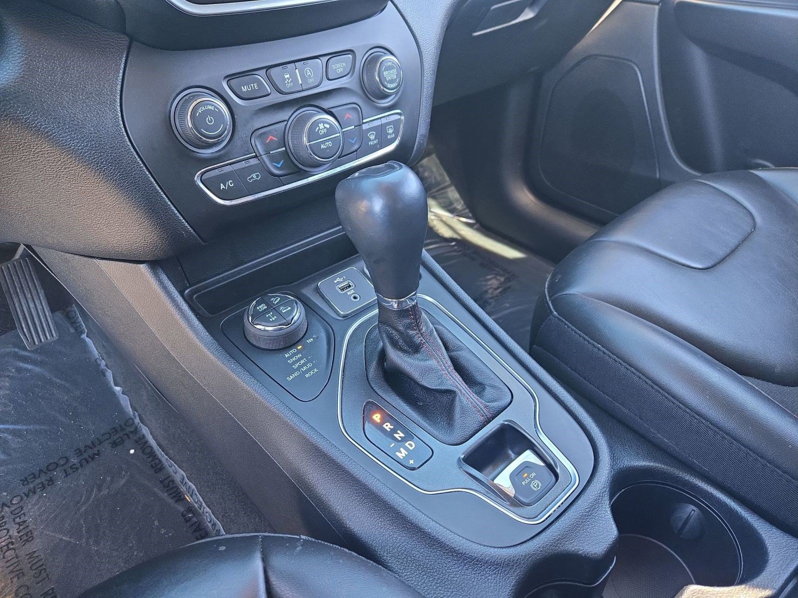 Used 2021 Jeep Cherokee Trailhawk w/ Technology Group image 18