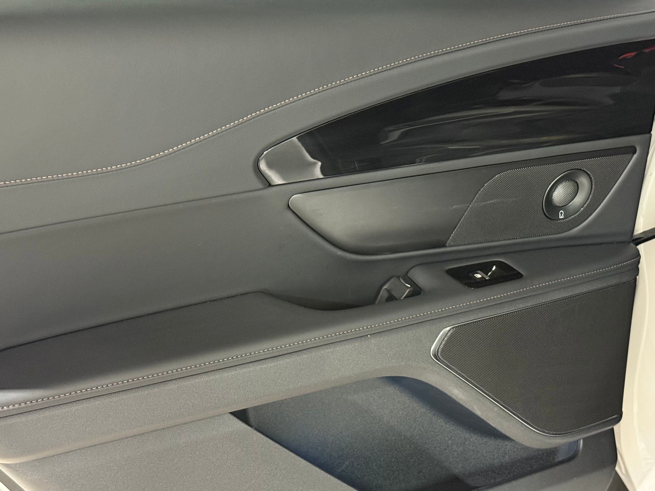 Used 2025 Lincoln Nautilus Reserve w/ Jet Appearance Package image 42