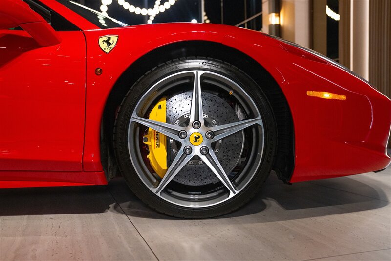 Used 2014 Ferrari 458 Spider RWD image 27