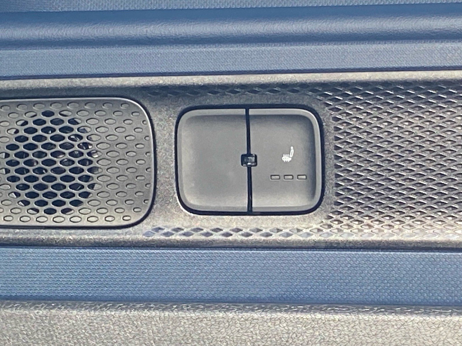 Certified 2025 Volkswagen ID. Buzz Pro S RWD image 18