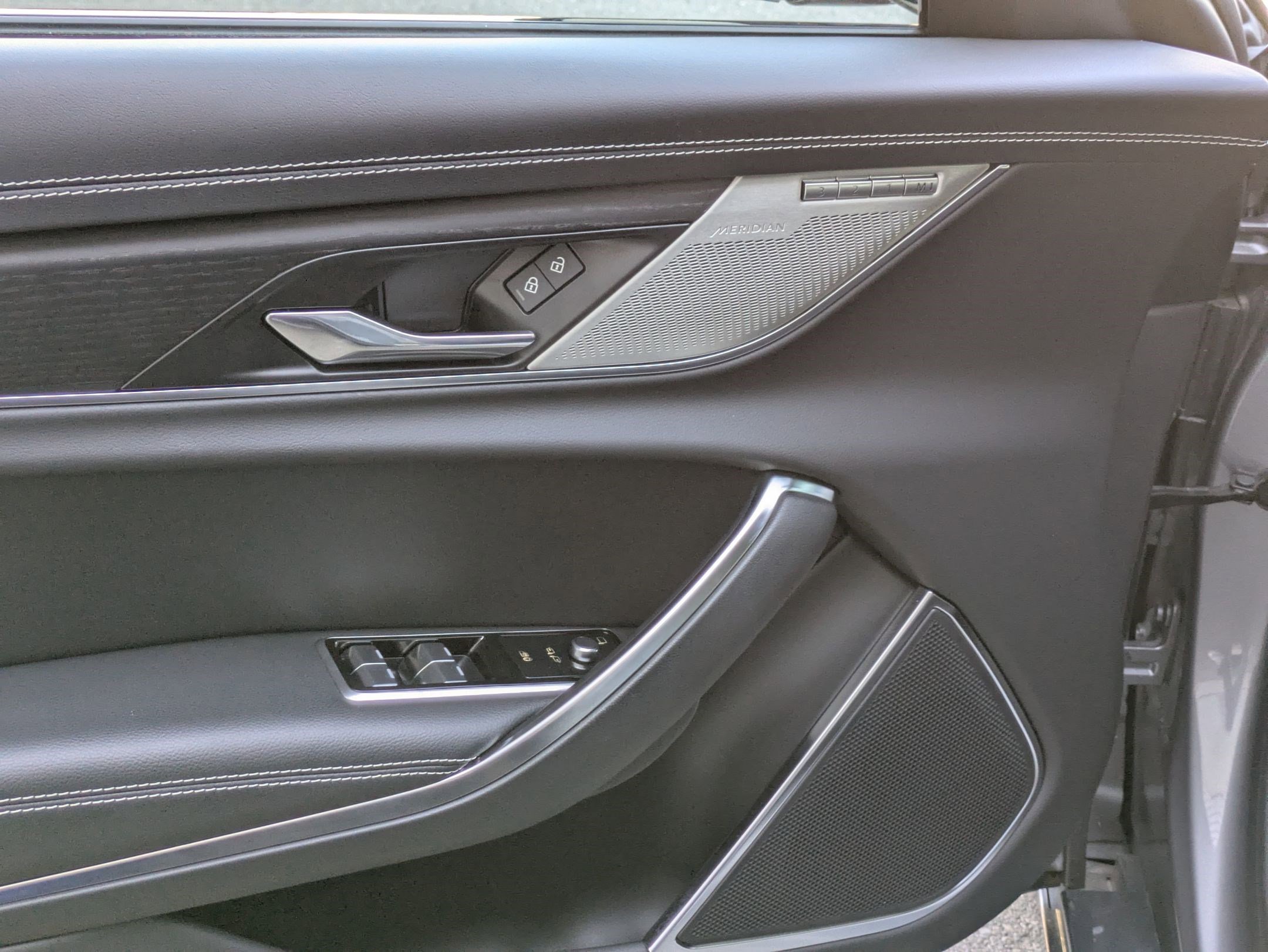 Used 2024 Jaguar XF R-Dynamic SE image 15