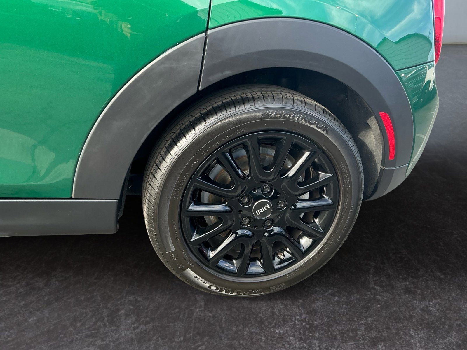 Used 2020 MINI Cooper 4-Door Hardtop FWD image 9