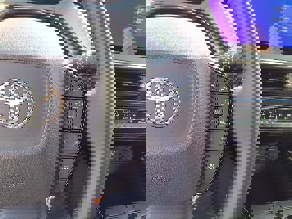 Used 2024 Toyota Prius XLE image 11