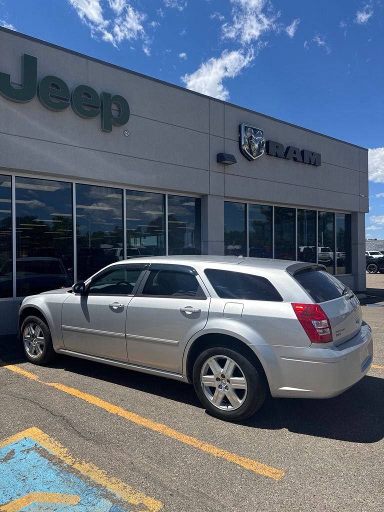 Used 2007 Dodge Magnum SXT w/ Convenience Group III AWD/4WD image 2