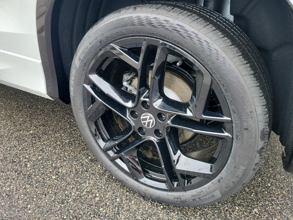 New 2026 Volkswagen Tiguan SE R-Line FWD image 23