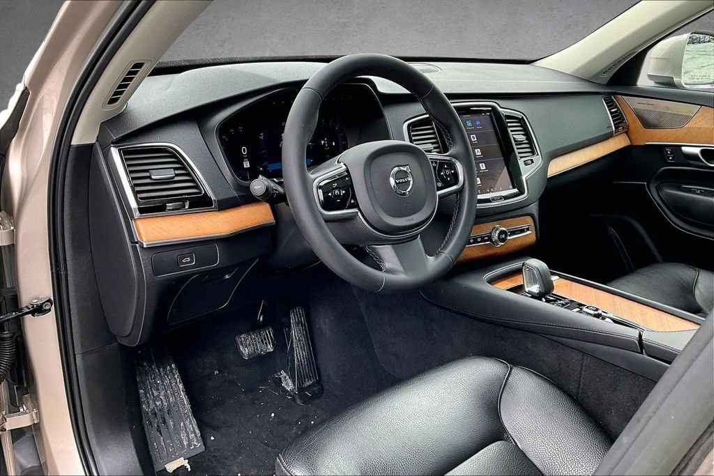Certified 2023 Volvo XC90 B6 Plus w/ Protection Package Premier image 17