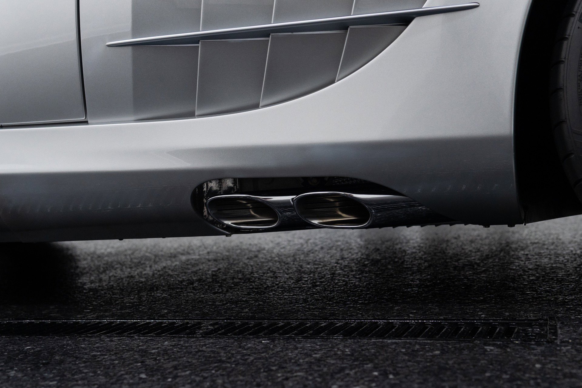 Used 2009 Mercedes-Benz SLR image 31