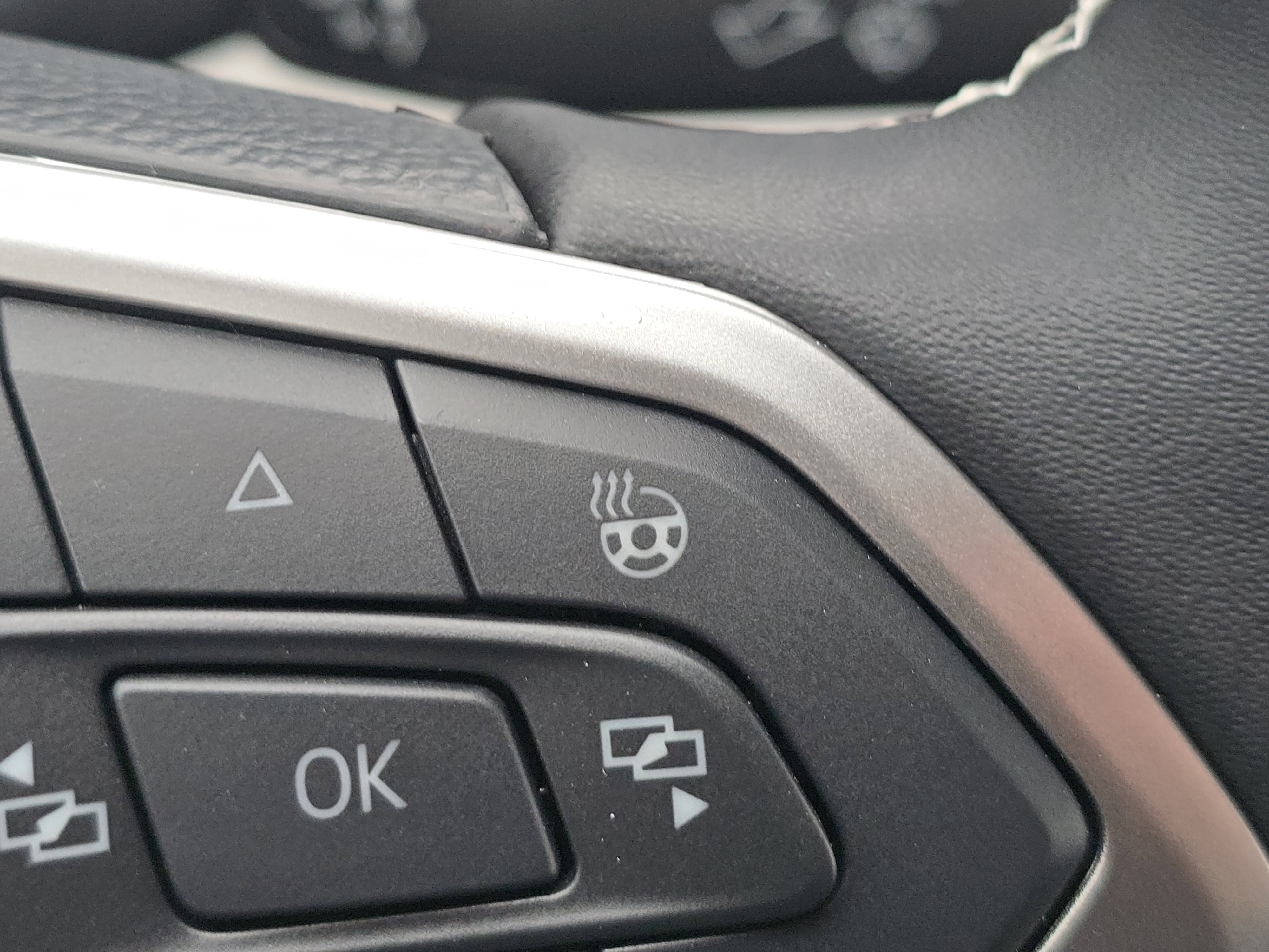 New 2026 Volkswagen Taos SE image 11