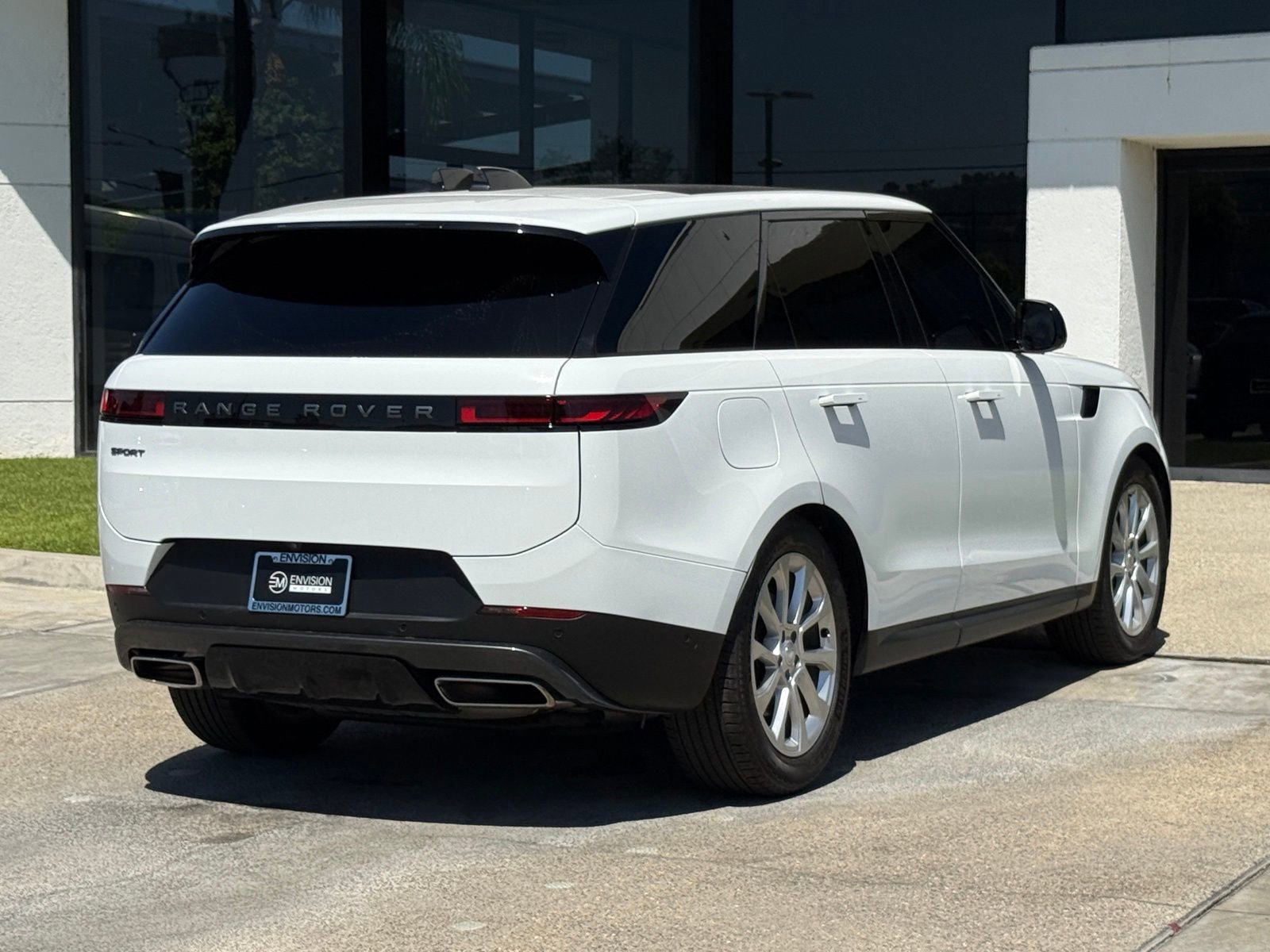 Used 2024 Land Rover Range Rover Sport SE AWD/4WD image 15