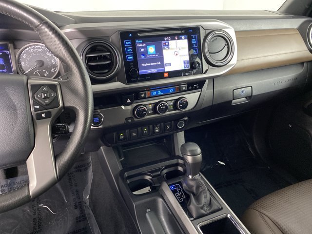 Used 2017 Toyota Tacoma Limited w/ Tow Package RWD image 28