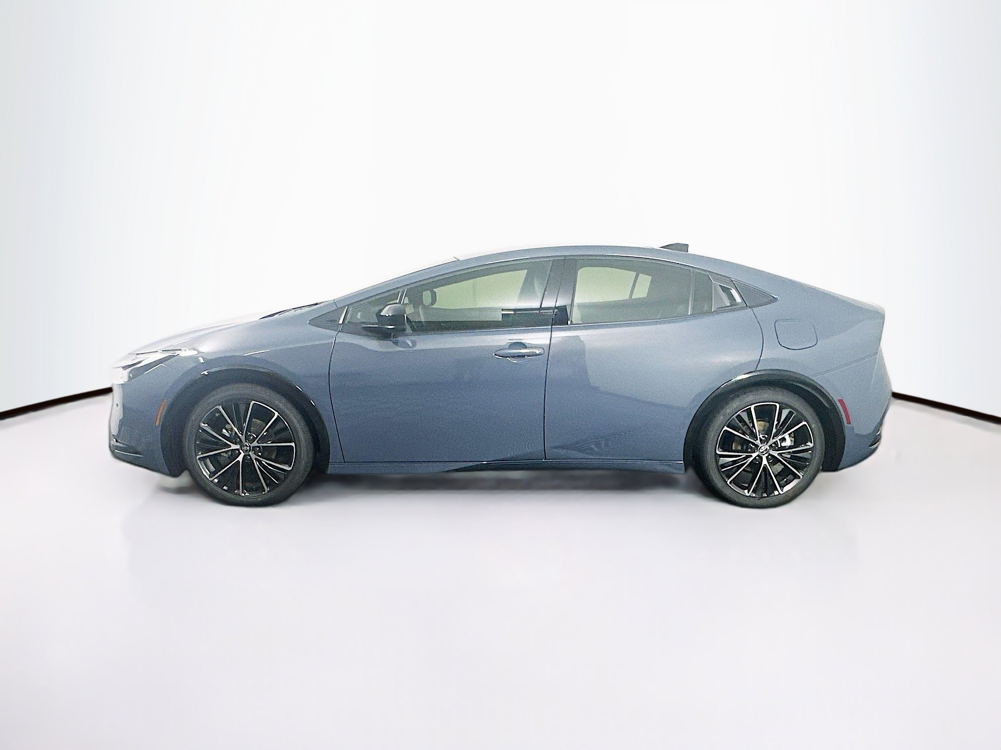Used 2026 Toyota Prius XLE FWD image 4