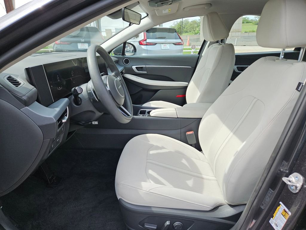 Used 2025 Hyundai Sonata SEL FWD image 11