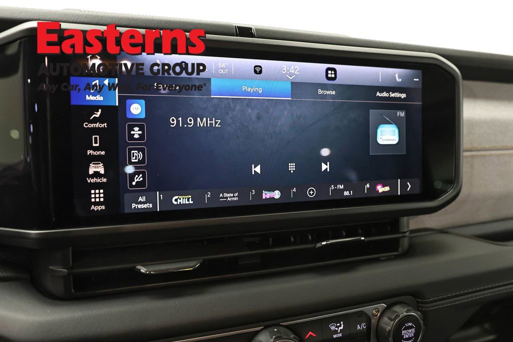 Used 2025 Jeep Wrangler Unlimited Sahara AWD/4WD image 19