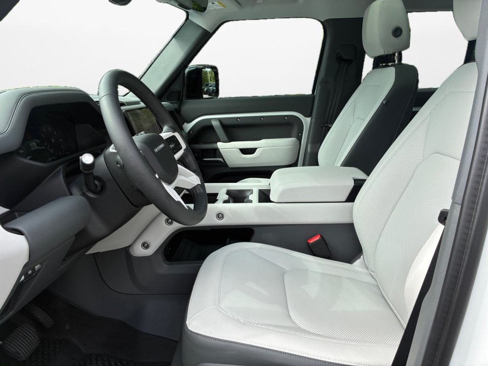 Used 2025 Land Rover Defender 110 S AWD/4WD image 9