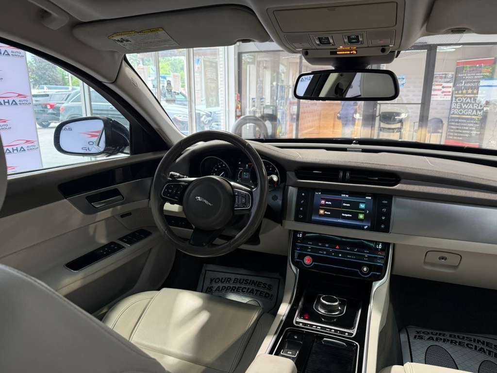 Used 2018 Jaguar XF Premium AWD/4WD image 24