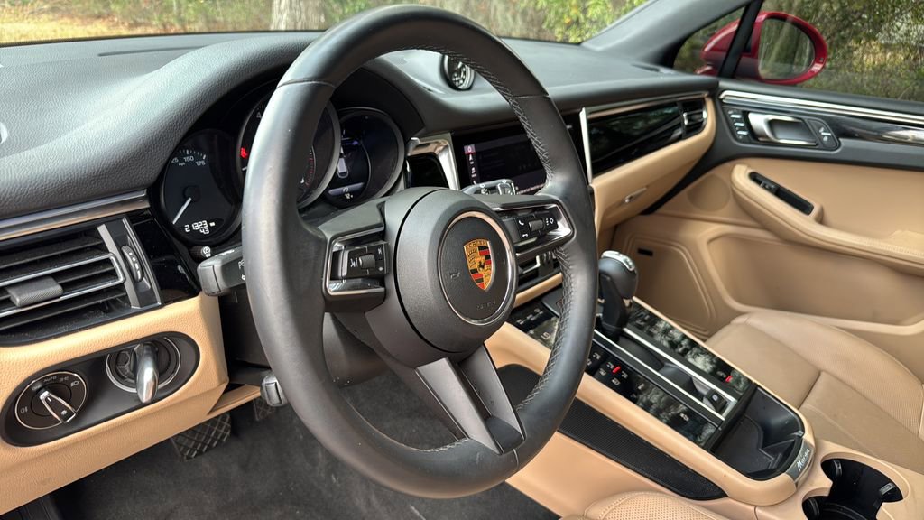 Certified 2023 Porsche Macan w/ Premium Package Plus image 9